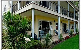 Lantern Court Motel